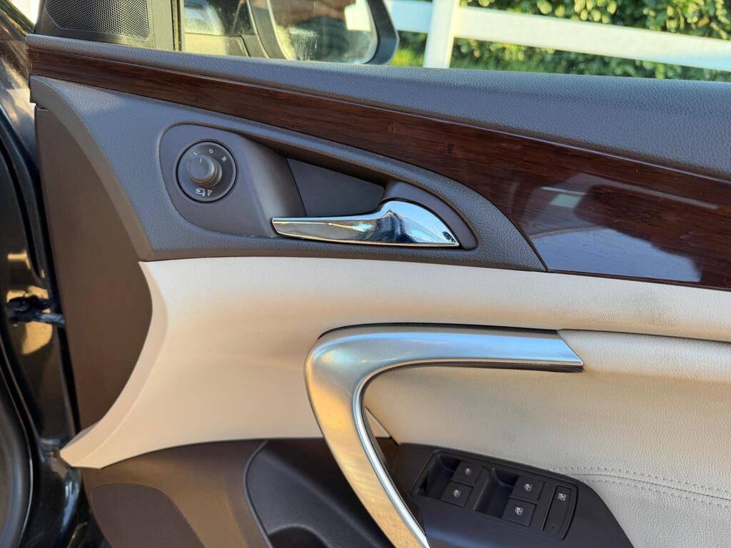 2010 Vauxhall Insignia thumbnail 27