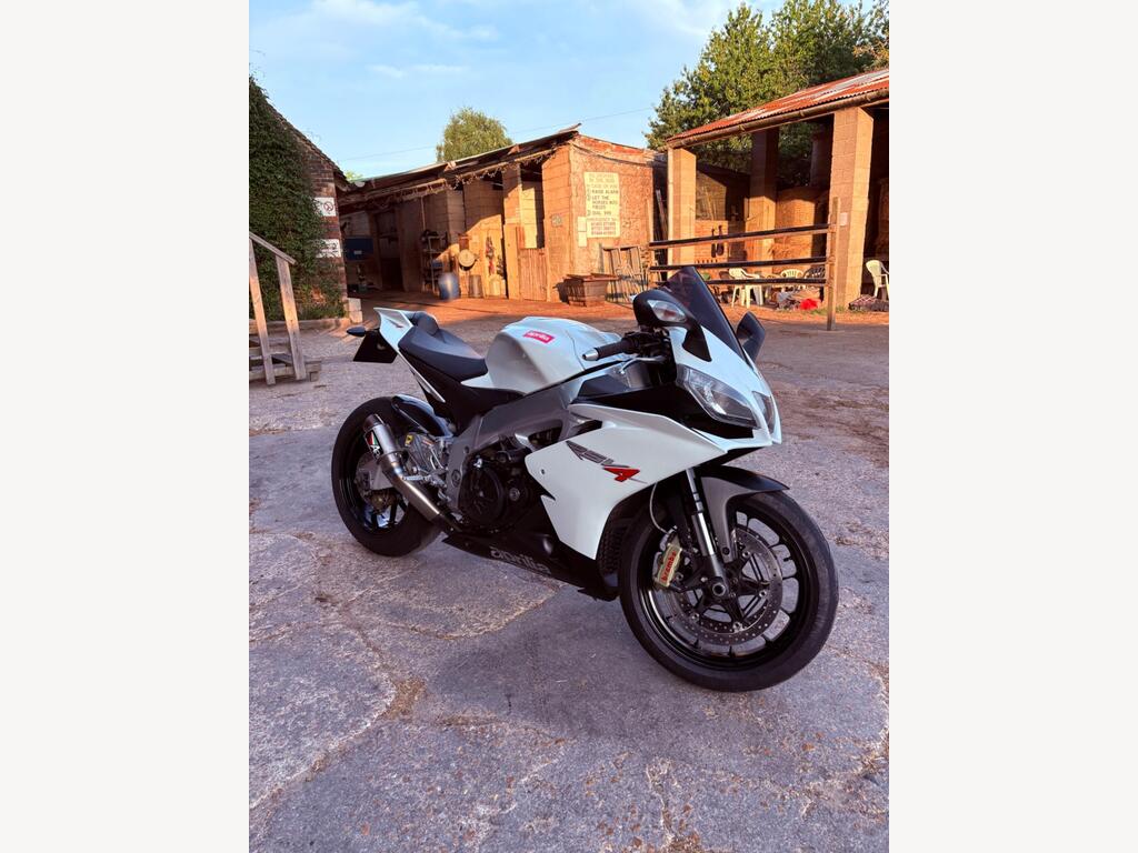 Aprilia RSV4