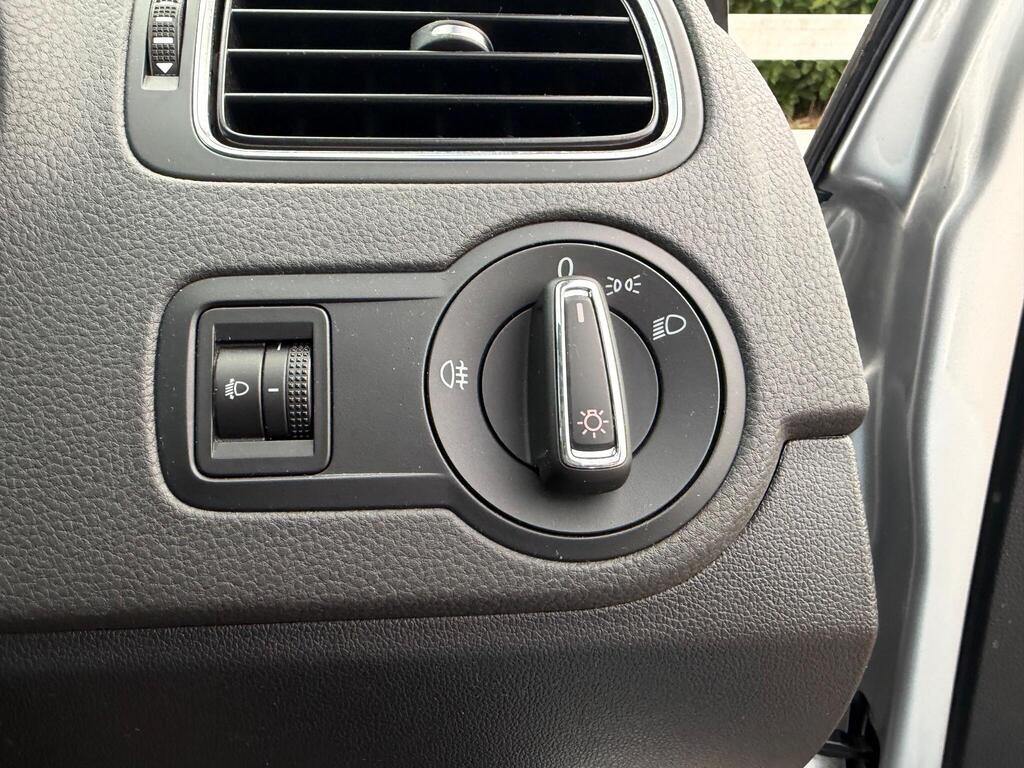 2015 Volkswagen Polo thumbnail 25