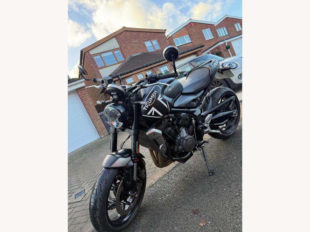 Triumph Trident 660