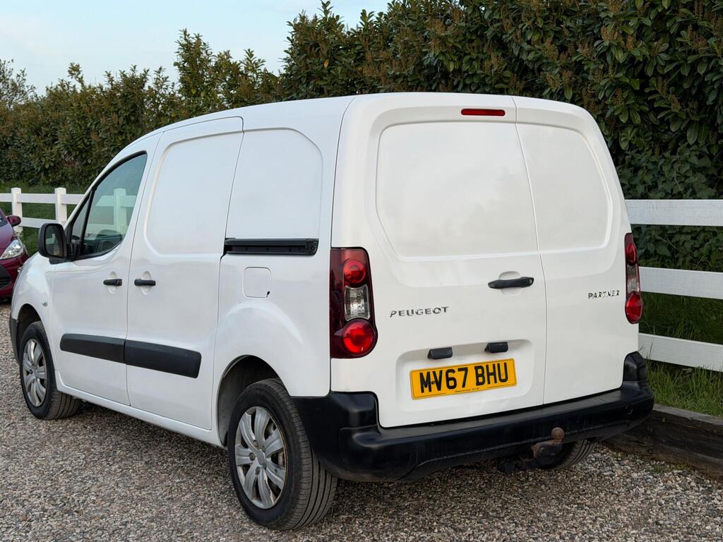 2017 Peugeot Partner thumbnail 9