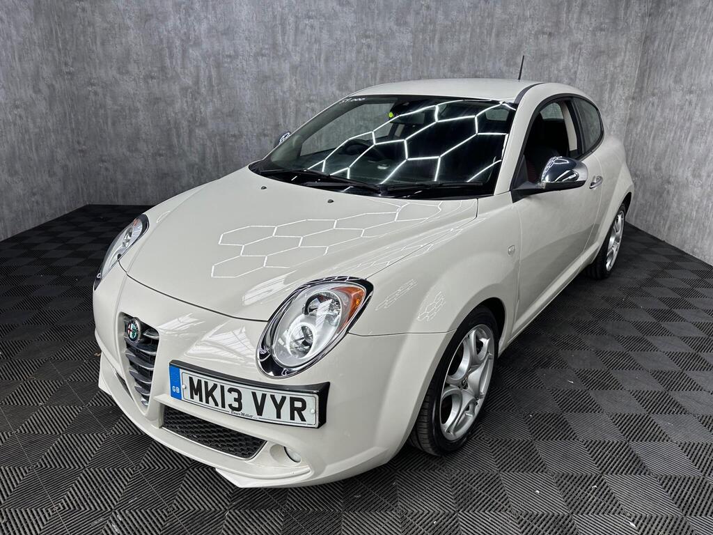 Alfa Romeo MiTo Hatchback 1.3 JTDM-2 Distinctive Euro 5 (s/s) 3dr