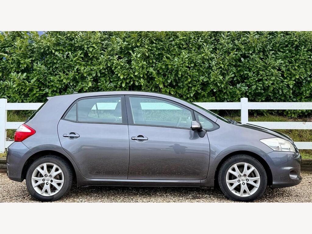 2012 Toyota Auris thumbnail 11