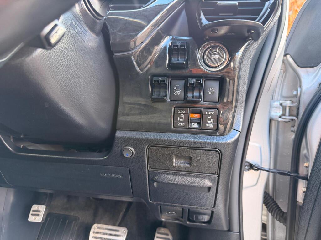 2014 Toyota Voxy thumbnail 24