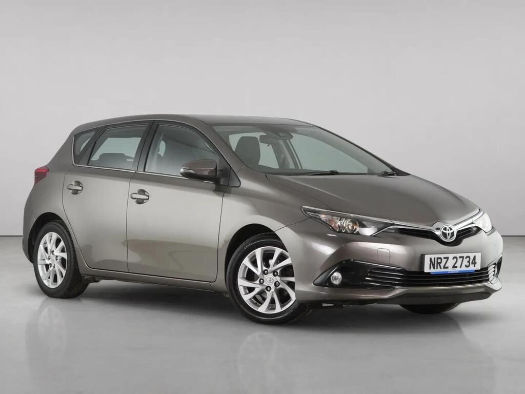 2017 TOYOTA AURIS