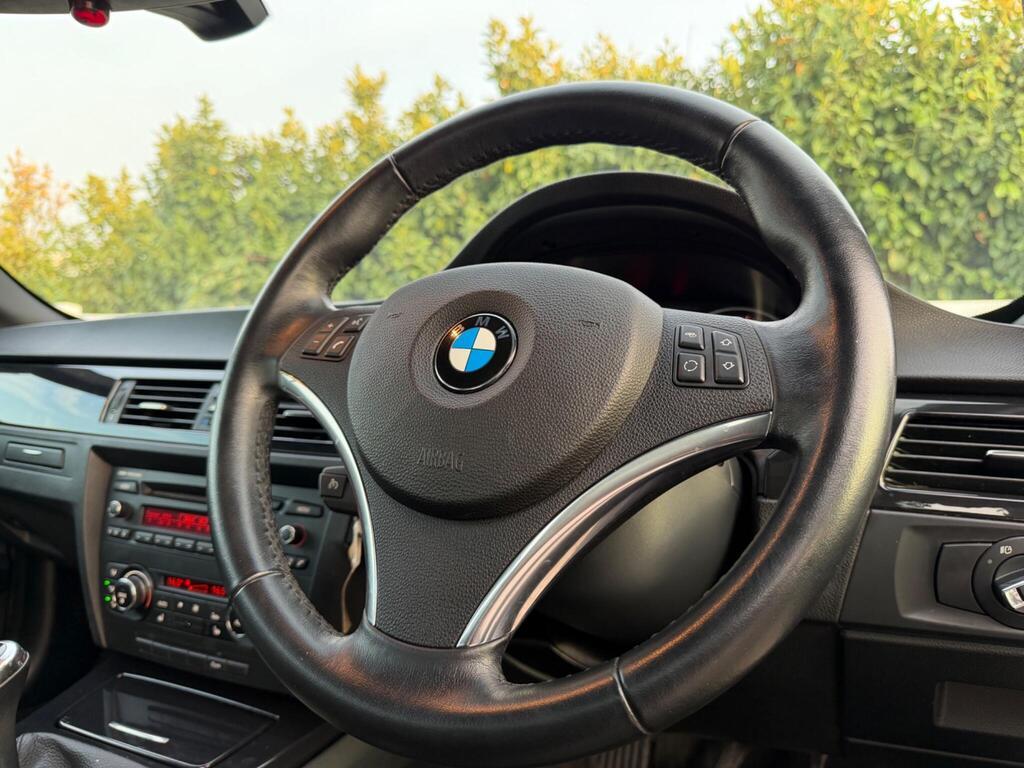 2010 BMW 3 Series thumbnail 32