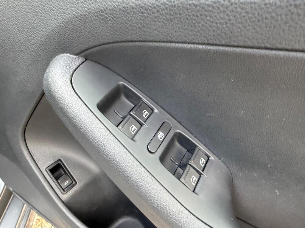 2016 Volkswagen Jetta thumbnail 32