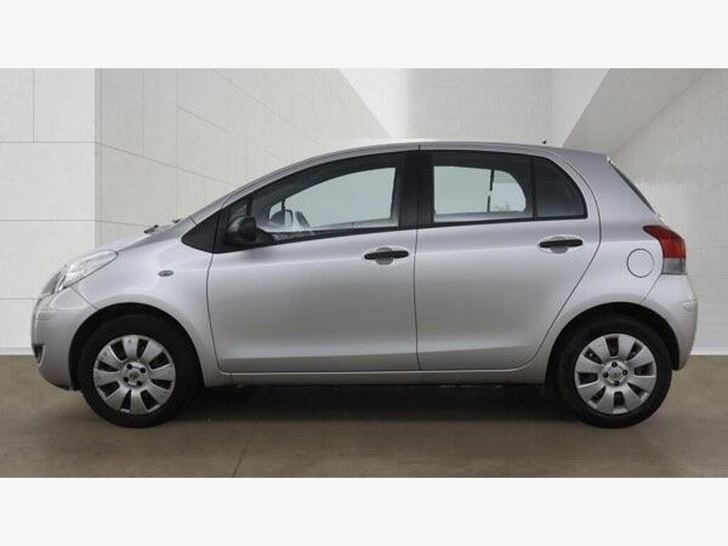 2009 Toyota Yaris thumbnail 5