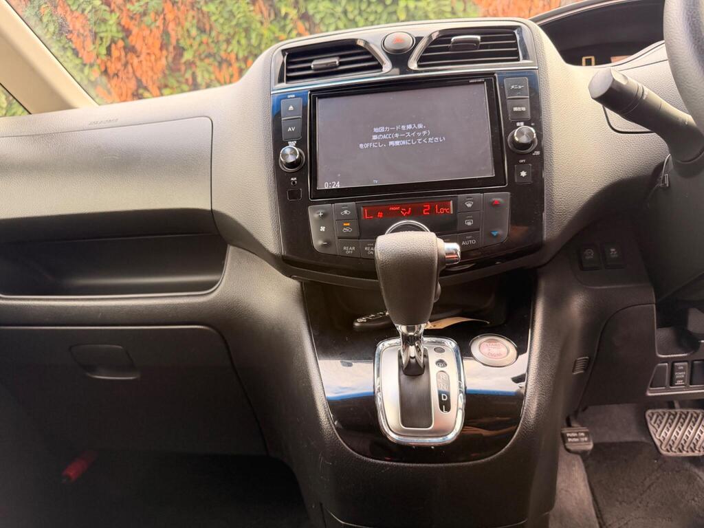 2014 Nissan Serena thumbnail 22