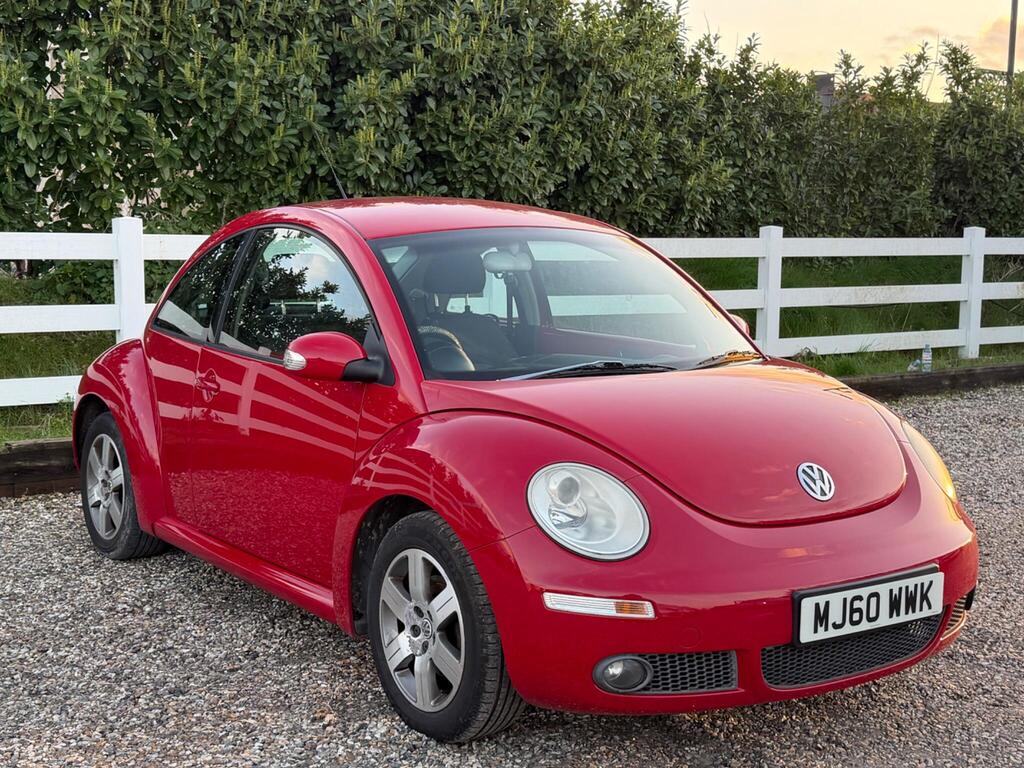 2010 Volkswagen Beetle thumbnail 2