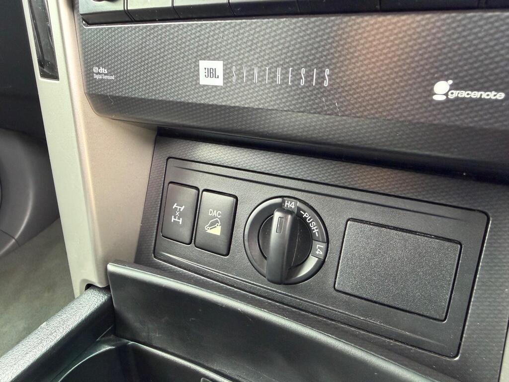 2010 Toyota Land Cruiser thumbnail 34