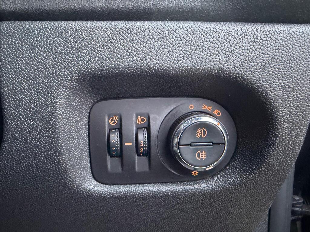 2014 Vauxhall Corsa thumbnail 20