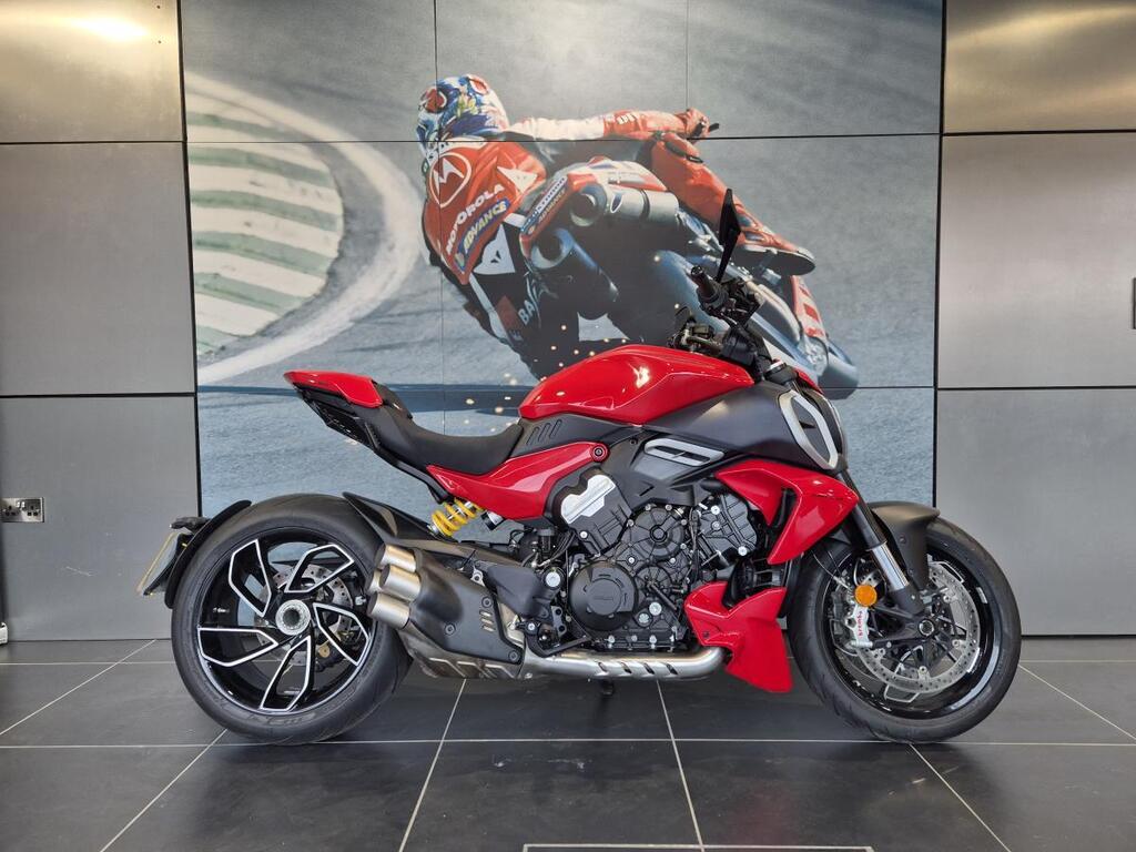 Ducati Diavel V4