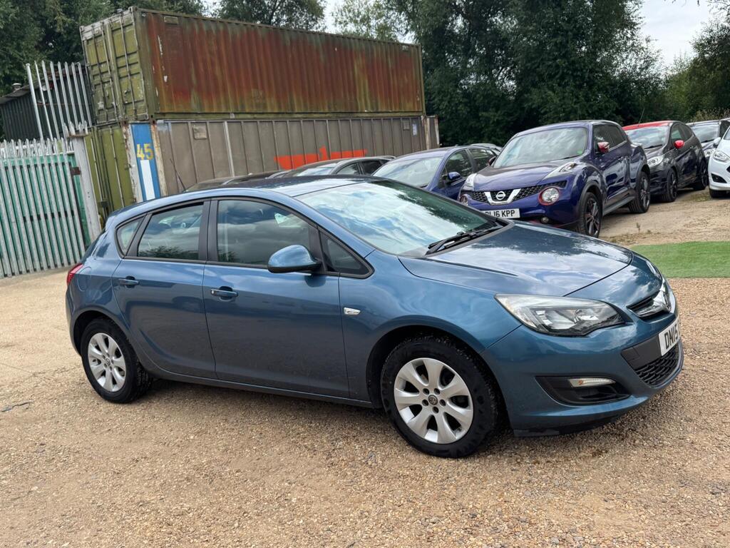 Vauxhall Astra Hatchback 1.4i Design Euro 6 5dr