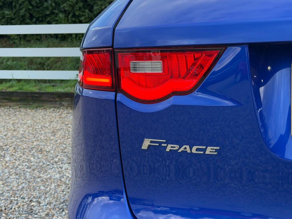 Jaguar F-PACE 2.0 D180 R-Sport Auto AWD Euro 6 (s/s) 5dr thumbnail 36