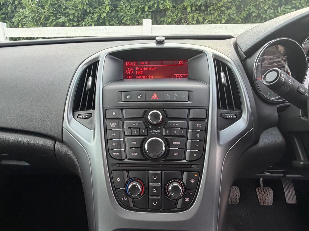 2015 Vauxhall Astra thumbnail 26