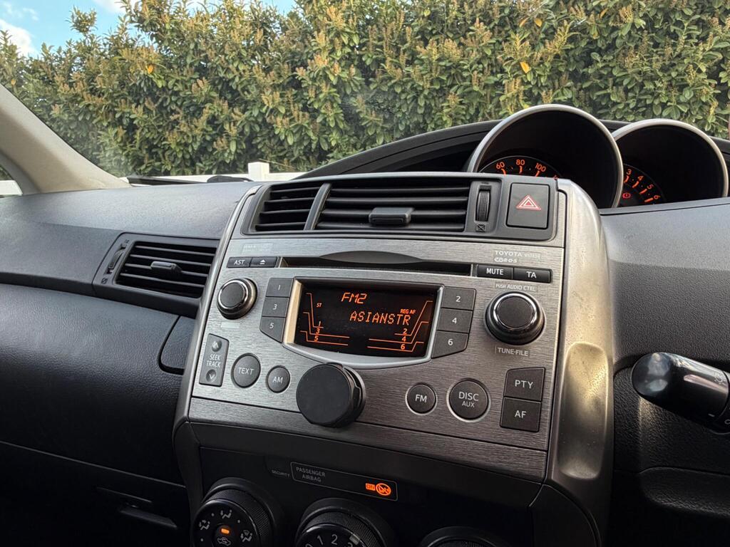 2010 Toyota Verso thumbnail 15