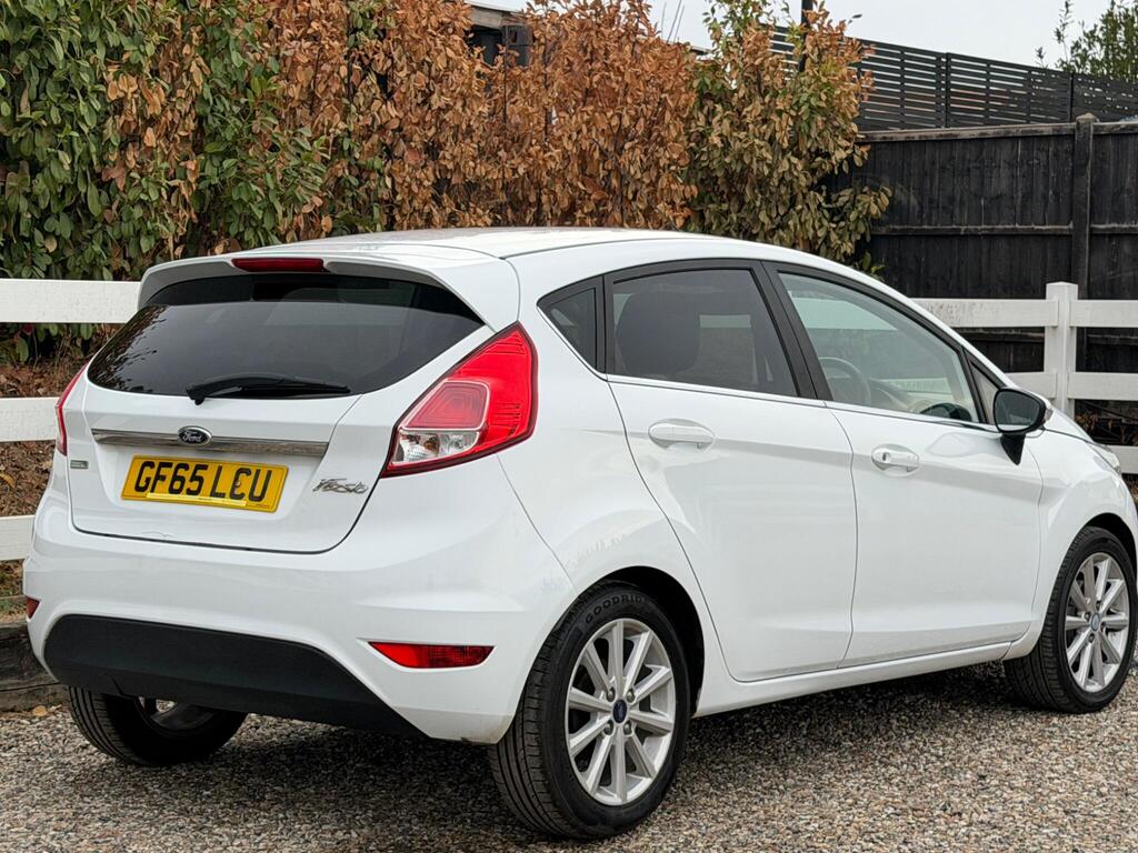 2015 Ford Fiesta thumbnail 14