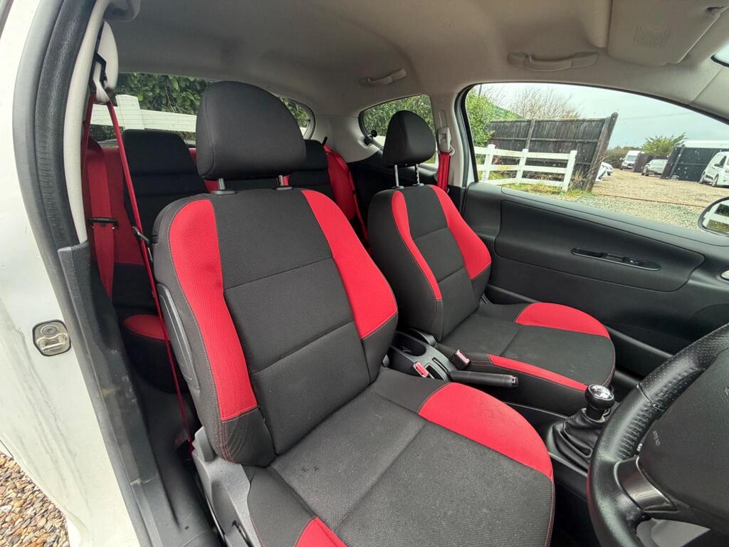 2012 Peugeot 207 thumbnail 14