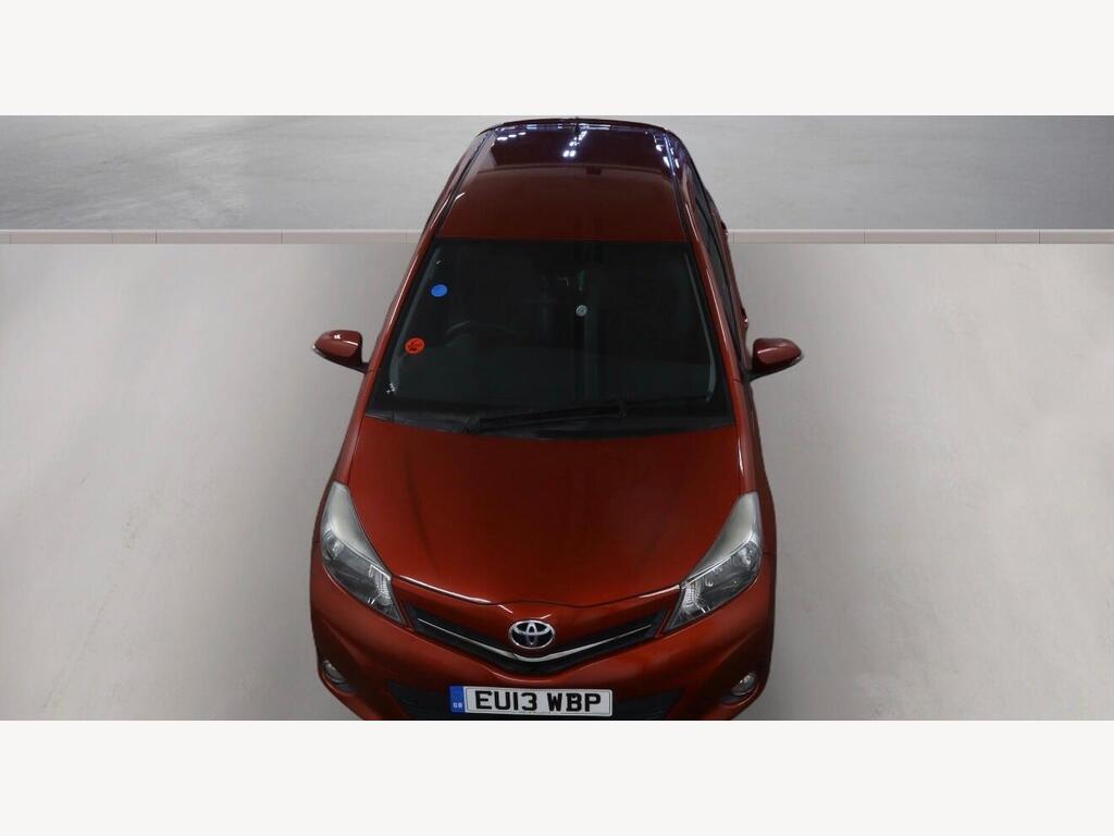 2013 Toyota Yaris thumbnail 2