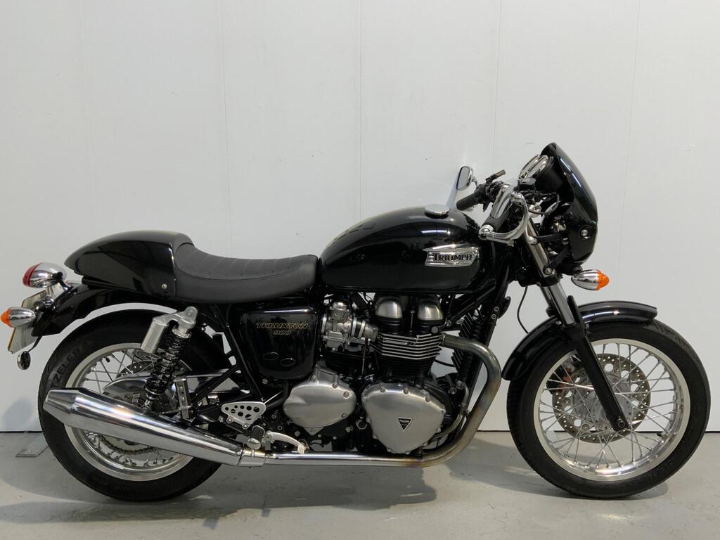 Triumph Thruxton 900
