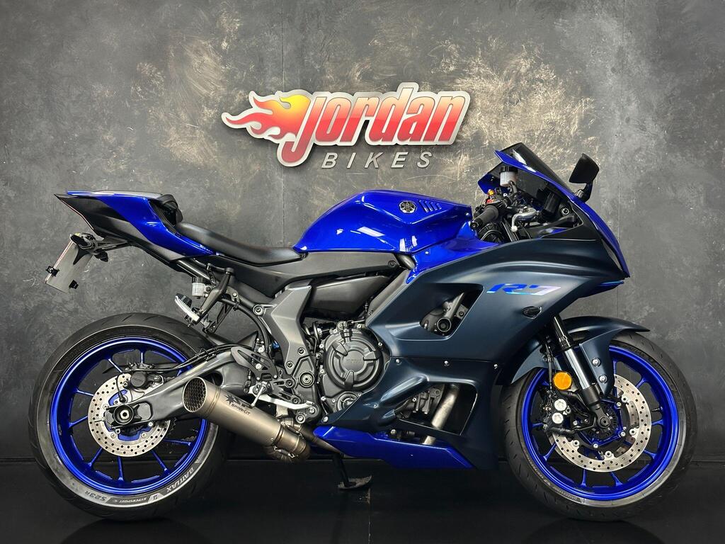 Yamaha R7