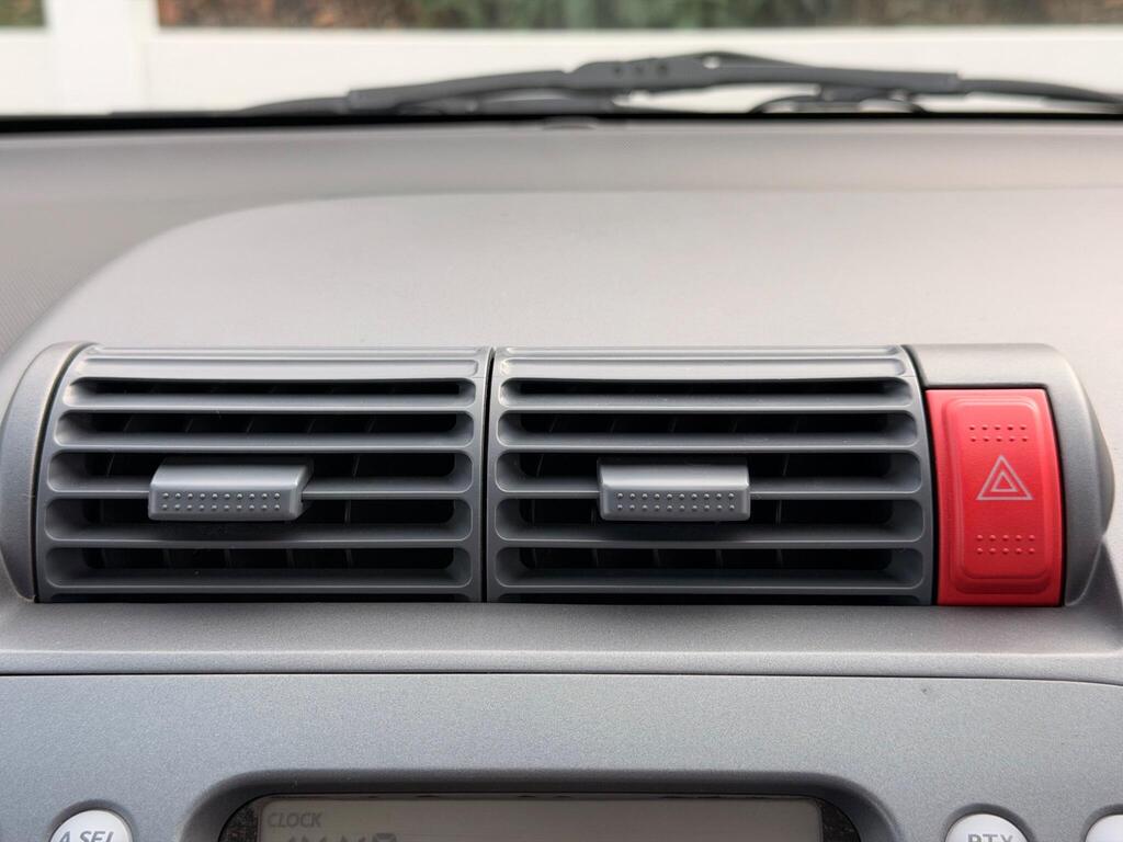 2004 Honda Jazz thumbnail 36