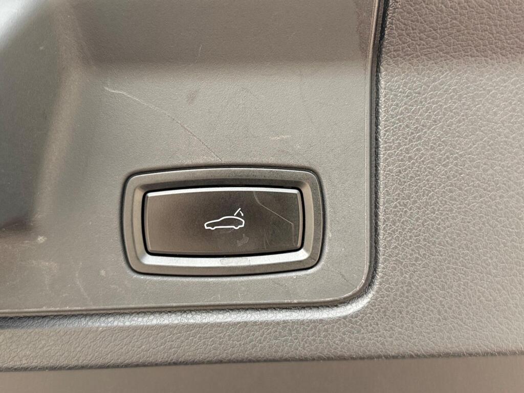 2015 Porsche Panamera thumbnail 35