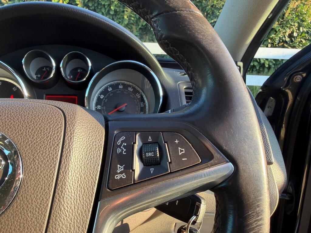 2010 Vauxhall Insignia thumbnail 28