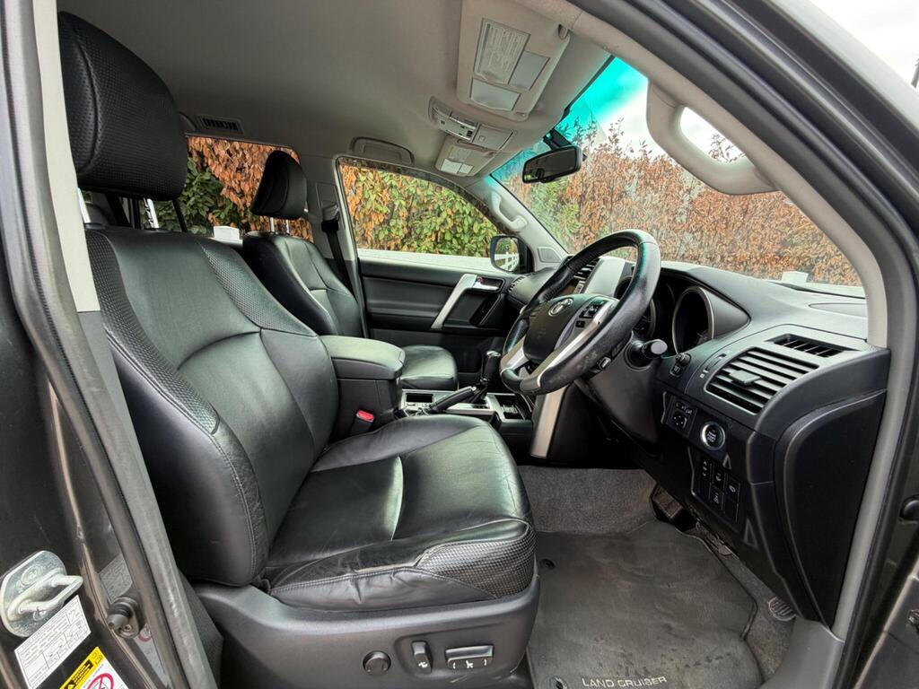 2010 Toyota Land Cruiser thumbnail 19