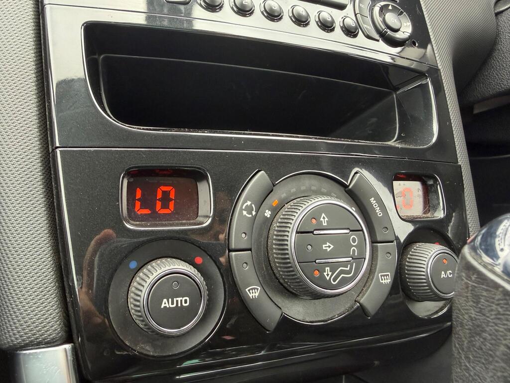 2009 Peugeot 308 CC thumbnail 17