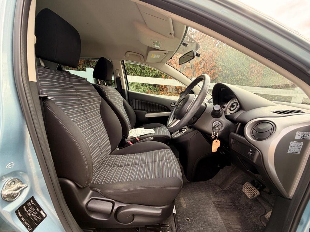 2011 Mazda Mazda2 thumbnail 23