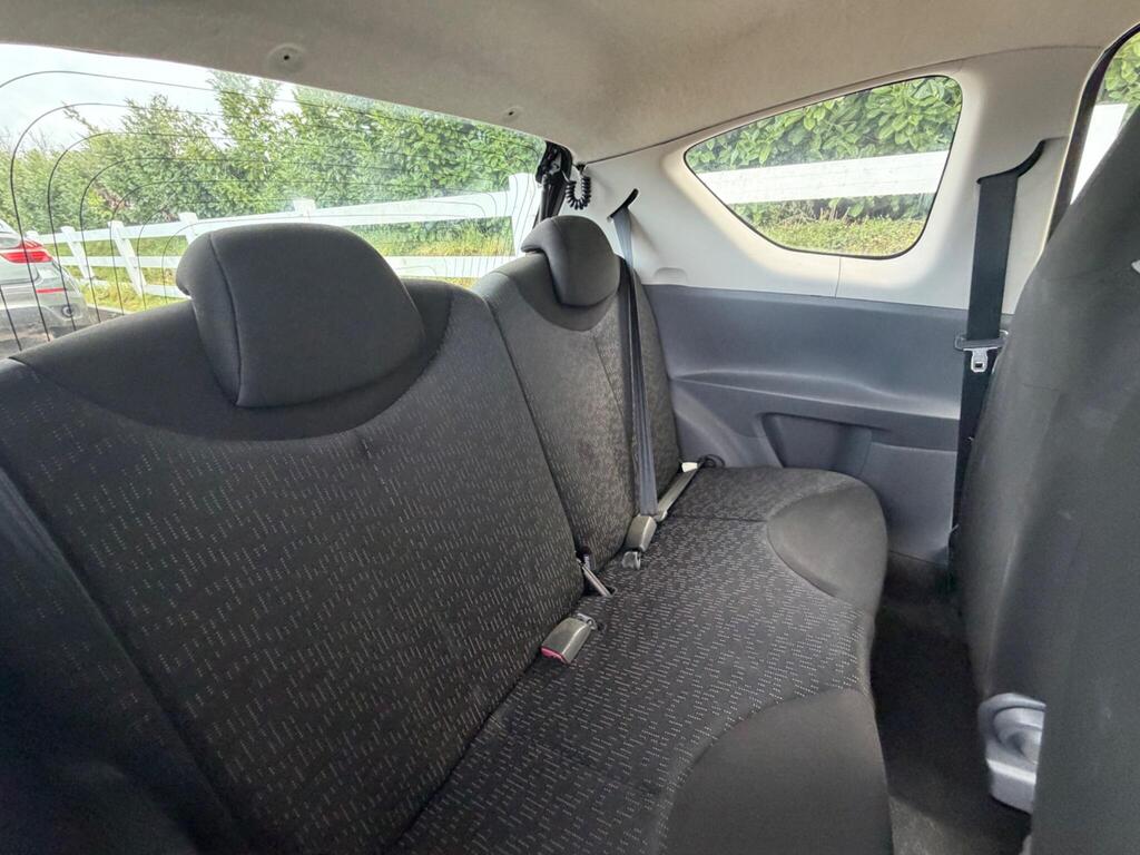 2011 Peugeot 107 thumbnail 18