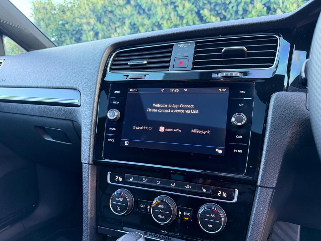 2019 Volkswagen Golf thumbnail 32