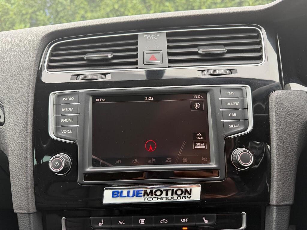 2016 Volkswagen Golf thumbnail 25