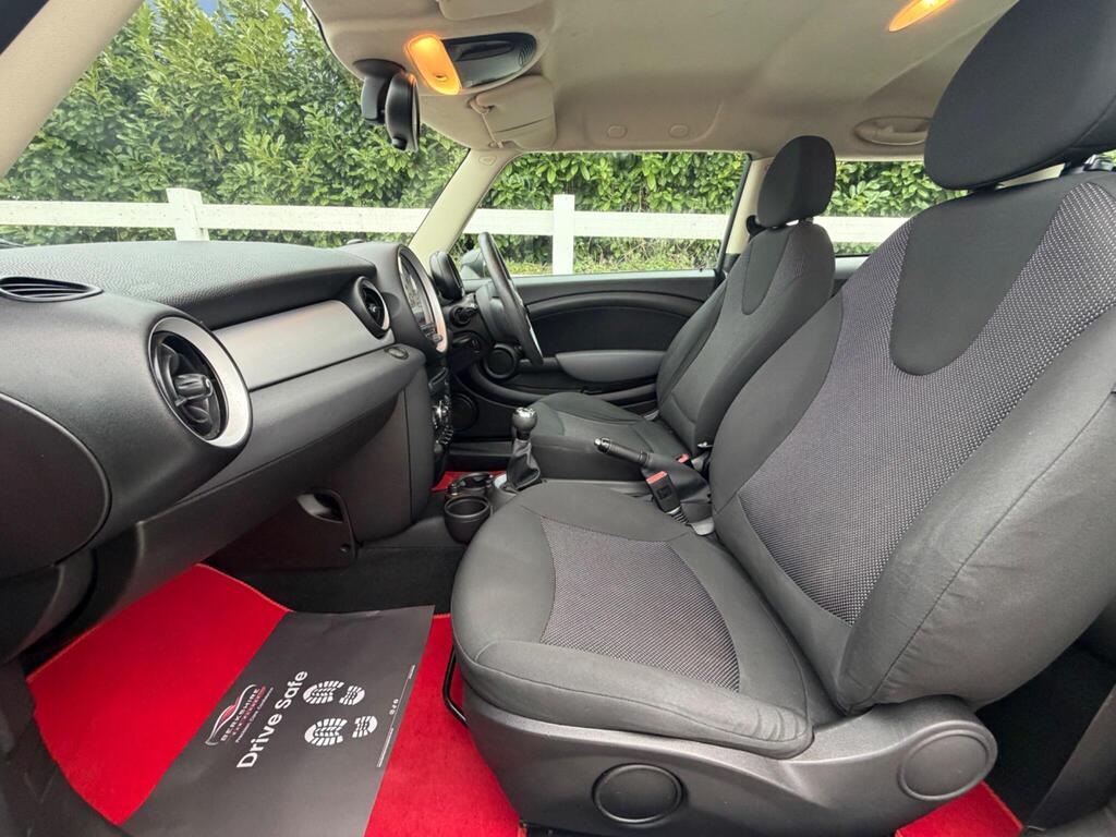 2011 MINI Hatch thumbnail 26