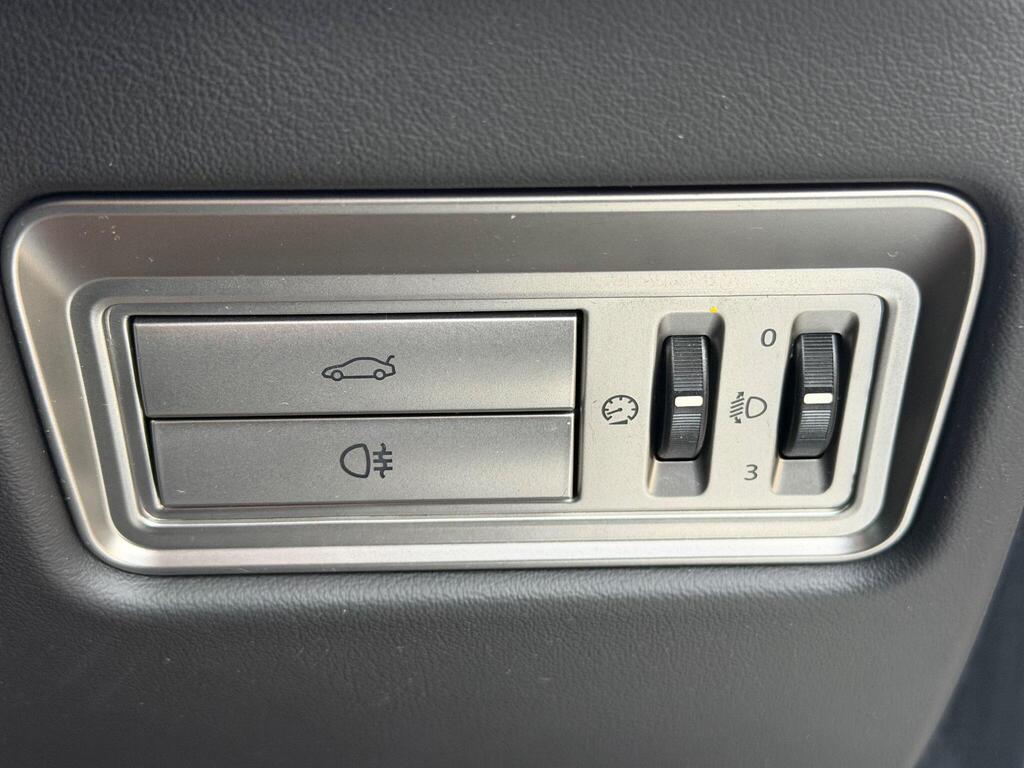 2010 Jaguar XF thumbnail 25