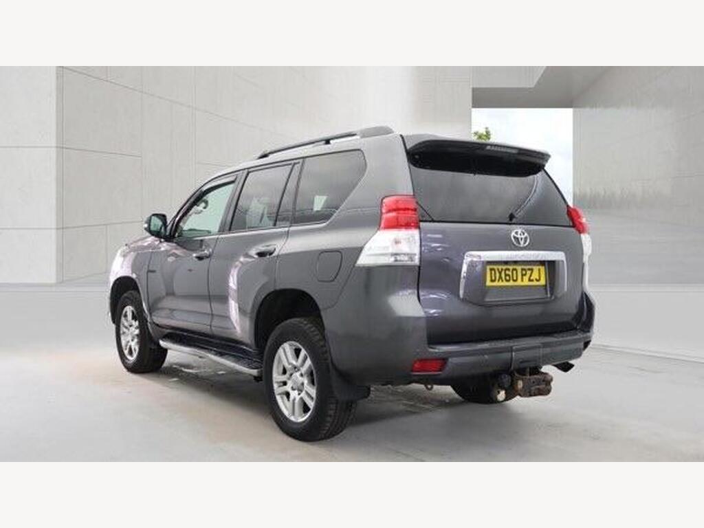 2010 Toyota Land Cruiser thumbnail 3