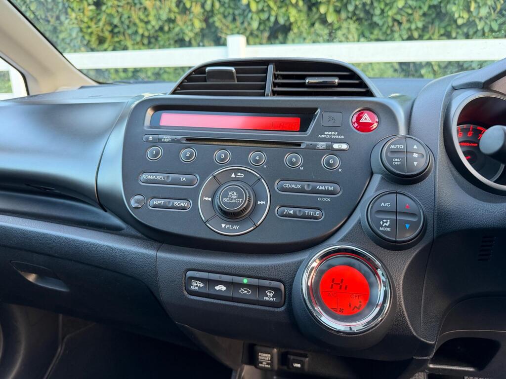 2012 Honda Jazz thumbnail 18
