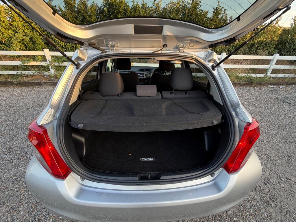 2013 Toyota Yaris thumbnail 26