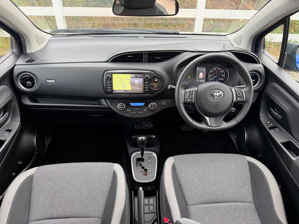 2020 Toyota Yaris thumbnail 16