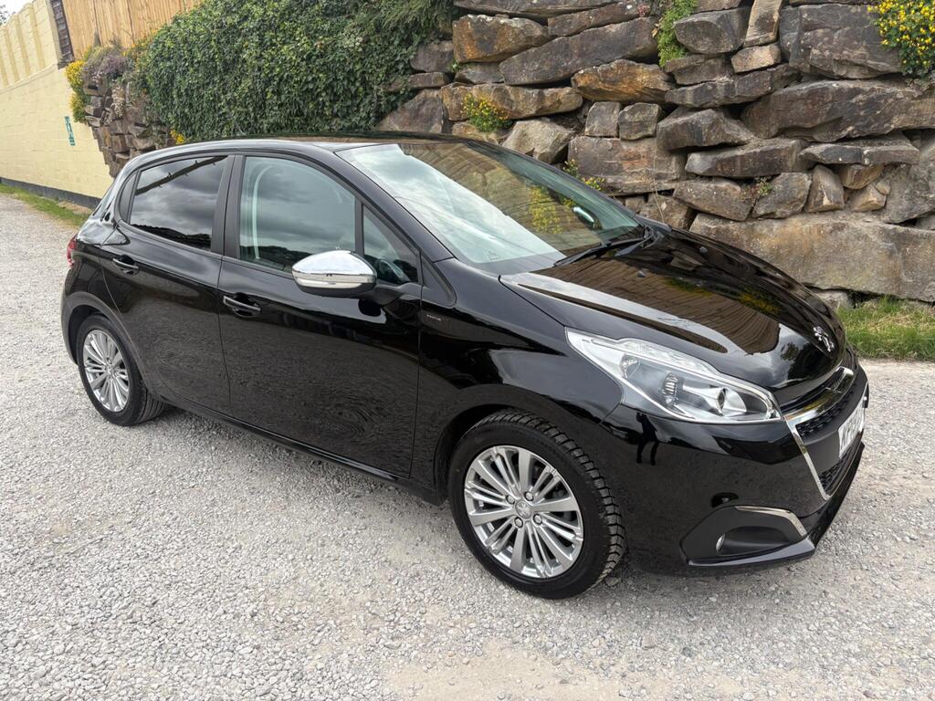 Peugeot 208 Hatchback 1.2 PureTech Signature Euro 6 (s/s) 5dr