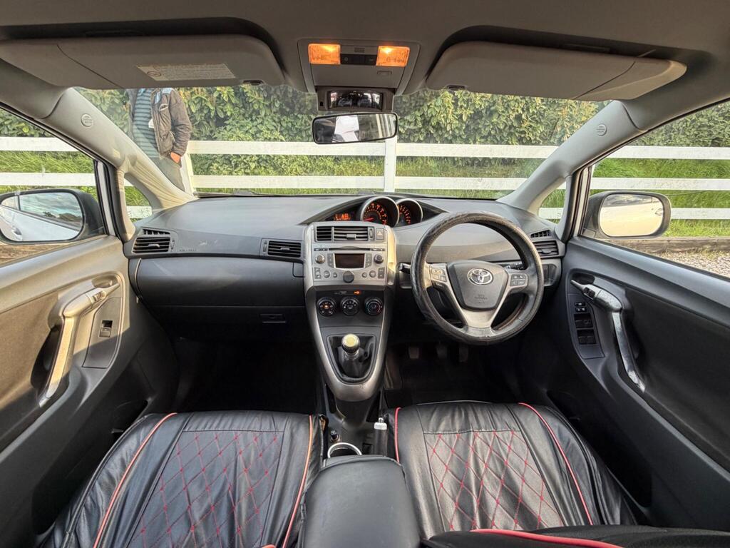 2010 Toyota Verso thumbnail 17