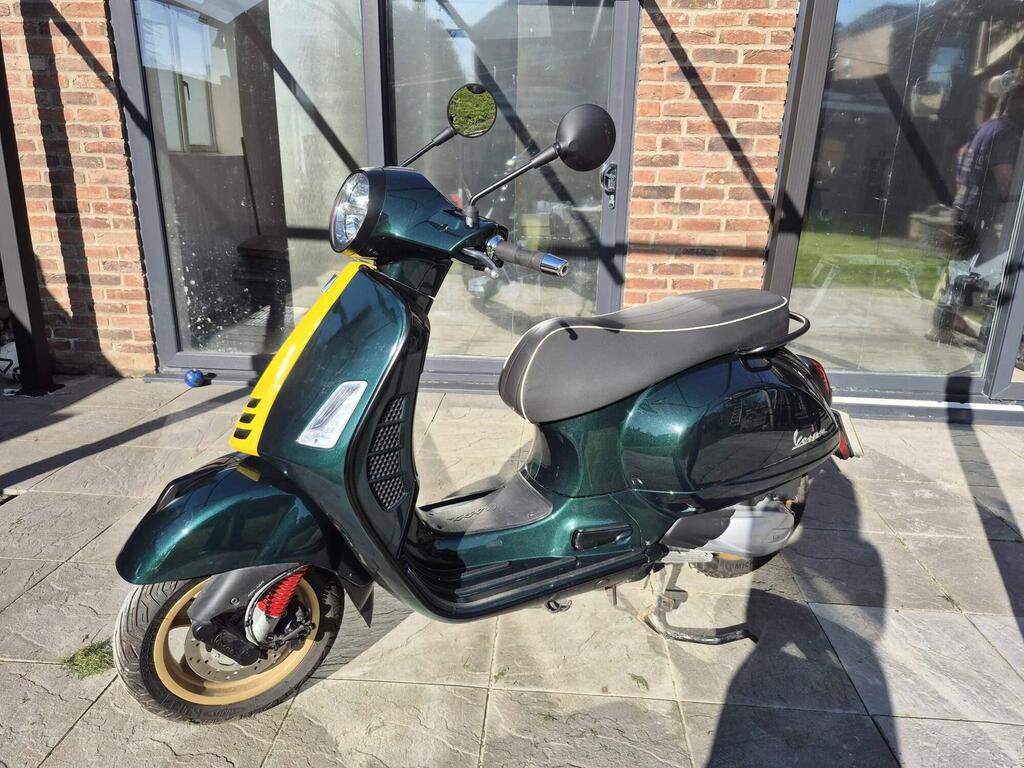 Piaggio Vespa GTS 300