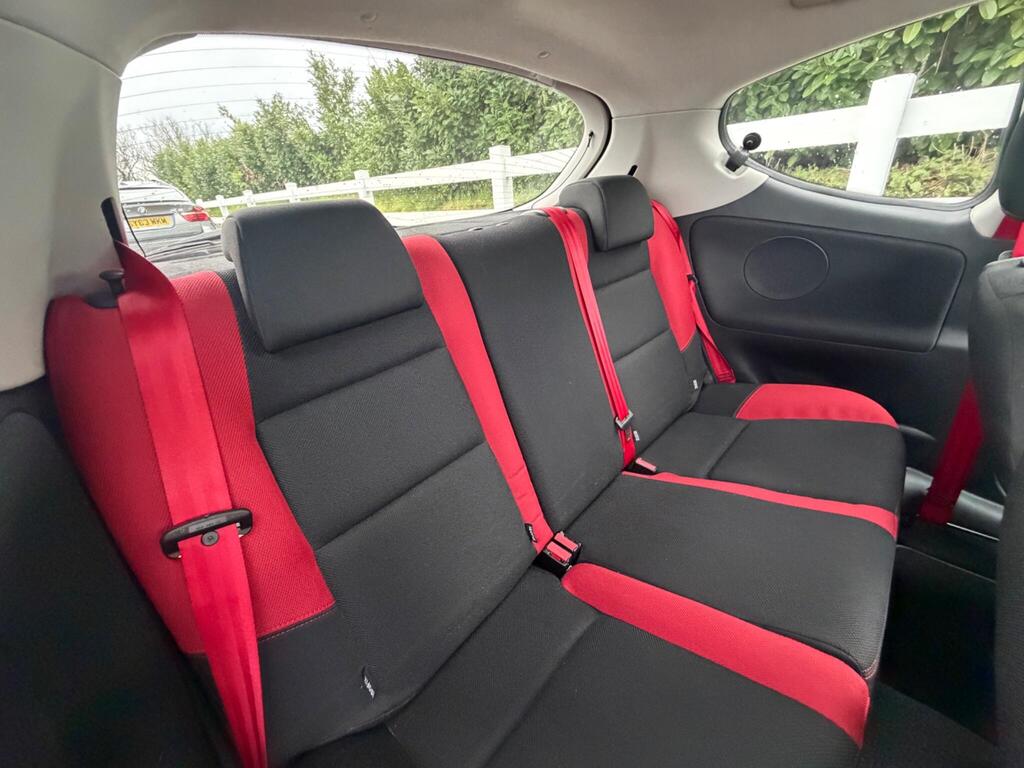 2012 Peugeot 207 thumbnail 18