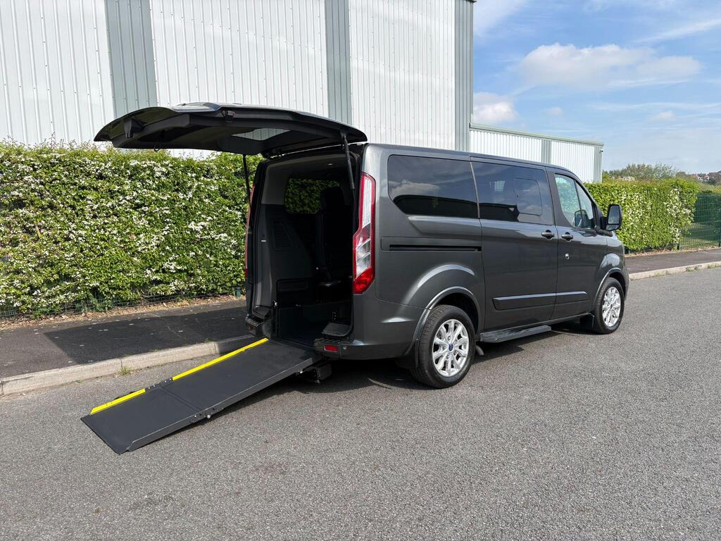 Ford Tourneo Custom Minibus 2.0 310 EcoBlue Titanium Auto L1 Euro 6 (s/s) 5dr