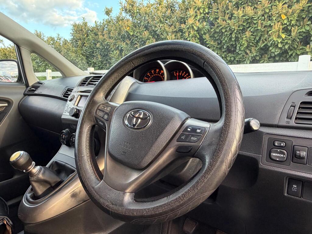 2010 Toyota Verso thumbnail 24