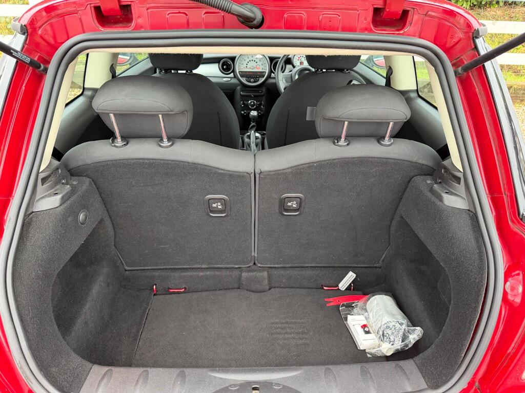 2011 MINI Hatch thumbnail 23