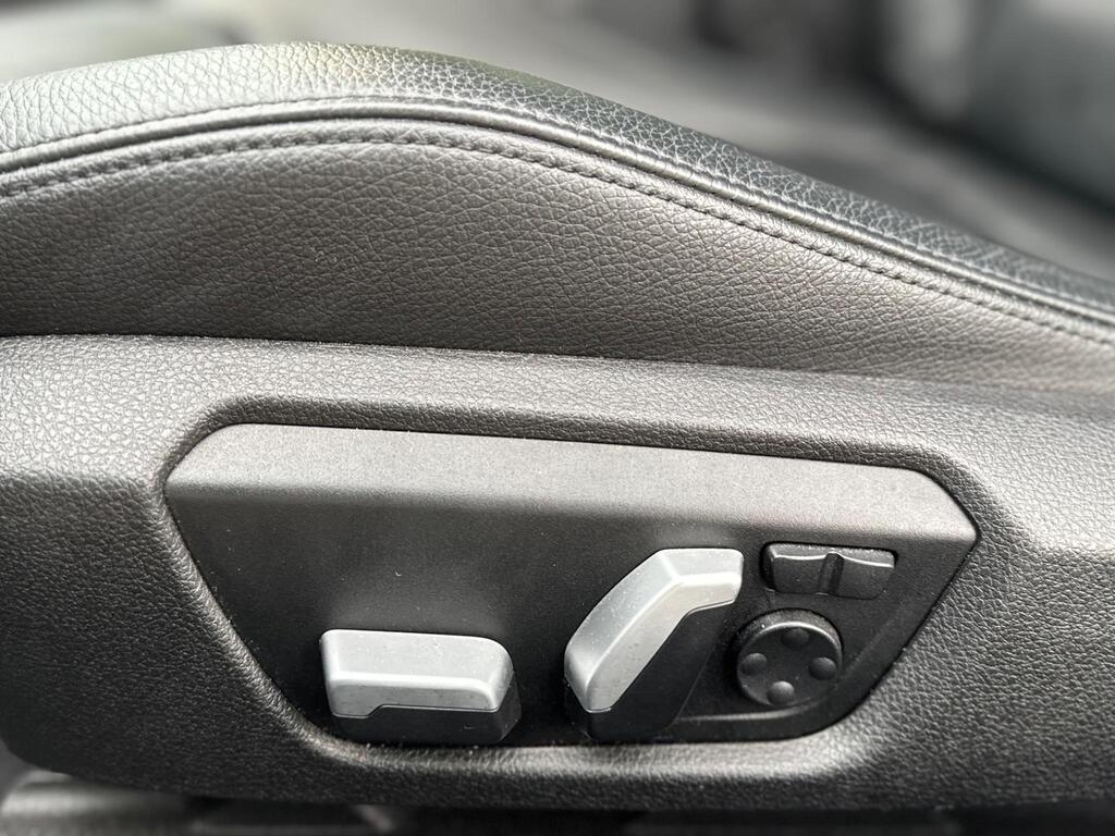 BMW 1 Series 3.0 M140i Shadow Edition Auto Euro 6 (s/s) 3dr thumbnail 32