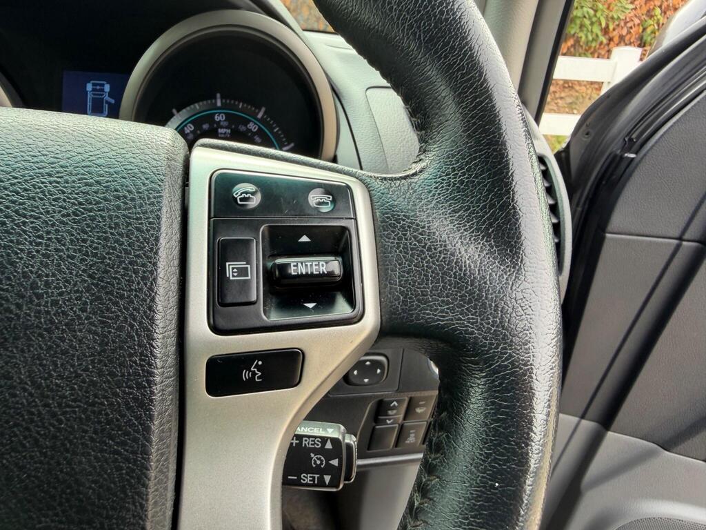 2010 Toyota Land Cruiser thumbnail 31